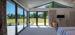 Benefits of using aluminium sliding doors for your project development